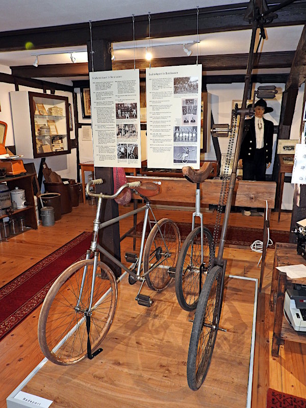 Die Radsportausstellung im Heimatmuseum wurde mit zwei Informationstafeln versehen